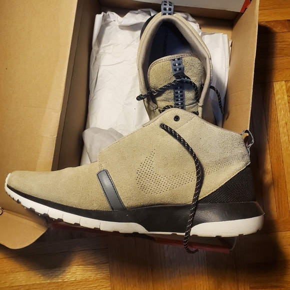 Nike Roshe Sneaker Boot - Picture 3 of 4